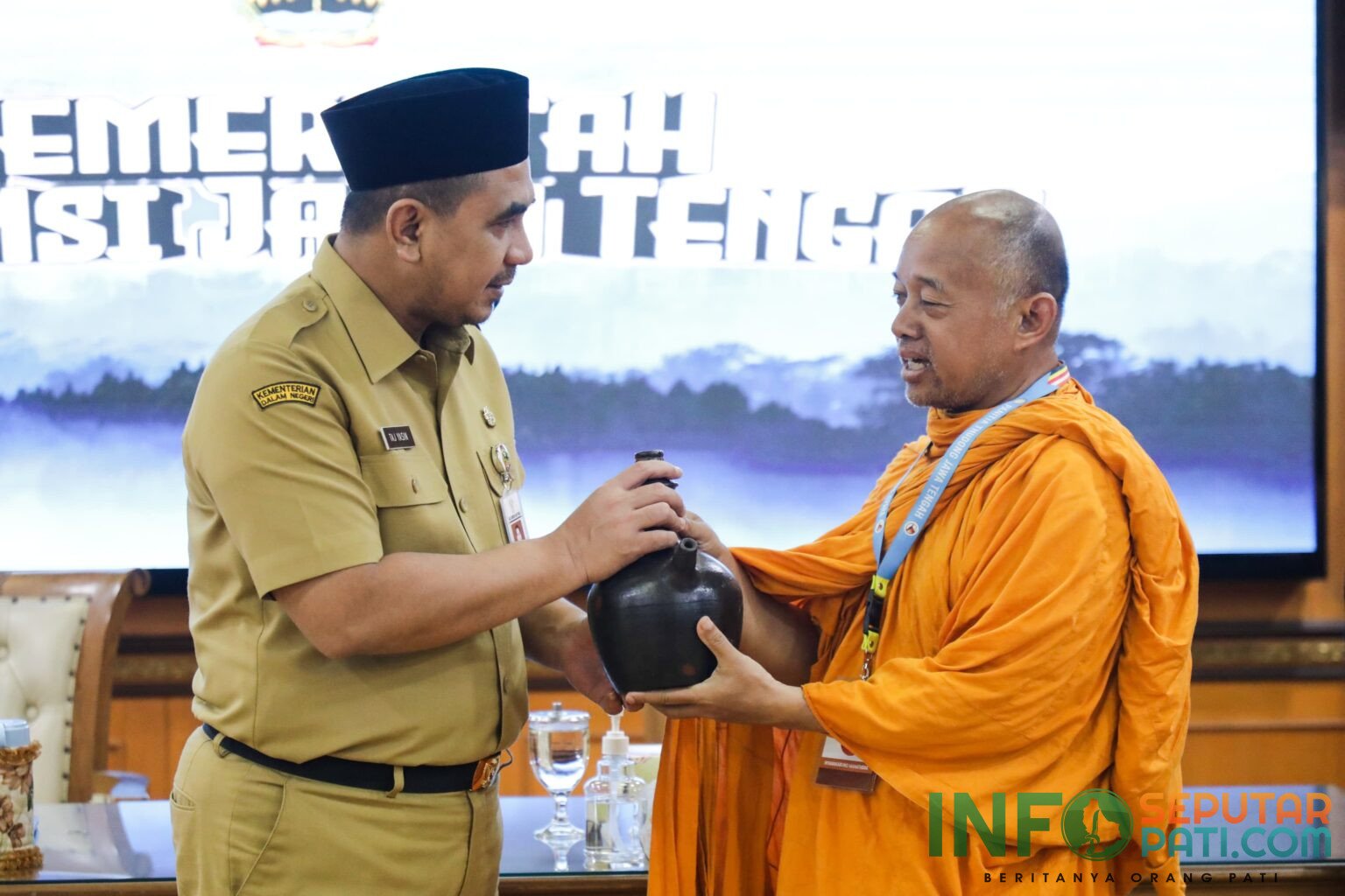 Lakukan Perjalanan Spiritual, Belasan Biksu Thudong Sampai Jateng/jatengprov