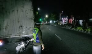 Motor Tabrak Truk yang Alami Pecah Ban di Klaten/humas Polres Klaten Motor Tabrak Truk yang Alami Pecah Ban di Klaten/humas Polres Klaten