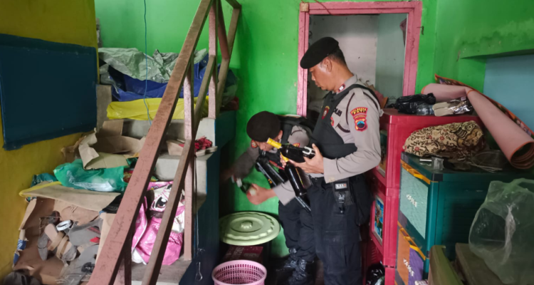 Polisi Sita 42 Botol Miras dari Tiga Warung di Pati/humas polresta Pati