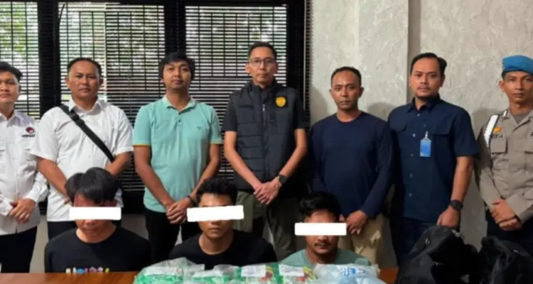 Polisi Sita Sebanyak 8 Kilogram Sabu dan 5.000 Pil Ekstasi di Riau/humas polri Polisi Sita Sebanyak 8 Kilogram Sabu dan 5.000 Pil Ekstasi di Riau/humas polri