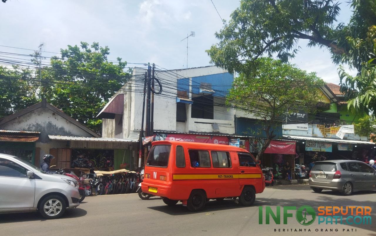 Foto : Angkudes di depan pasar puri Kecamatan Pati Kabupaten Pati, belum lama ini. (Sumber. infoseputarpati.com/ Ilham)