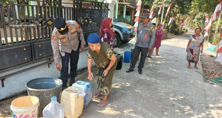 Sebanyak 10 Ribu Liter Air Bersih Disalurkan ke Dusun Glagahombo Semarang - Info Seputar Pati