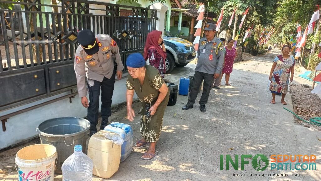 Sebanyak 10 Ribu Liter Air Bersih Disalurkan ke Dusun Glagahombo Semarang - Info Seputar Pati