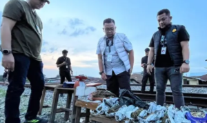 Polisi Grebek Bantaran Rel Kereta di Medan/humas polri