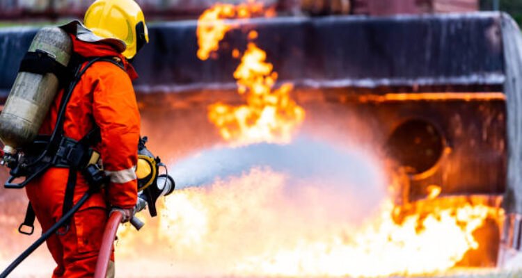 Ilustrasi kapal terbakar/istock