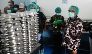 Tinjau SPPG di Pati dan Margorejo, Risma Minta Pengelola Berbenah dalam Seminggu/Humas Pemkab Pati